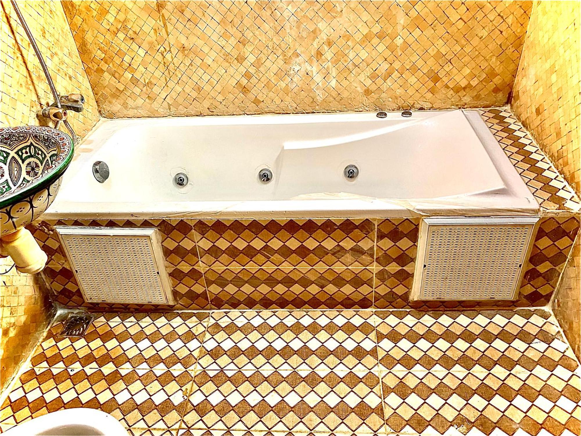 Riad Nezha Avec Jacuzzi Et 3 Piscines Au Coeur De Marrakesh Bagian luar foto